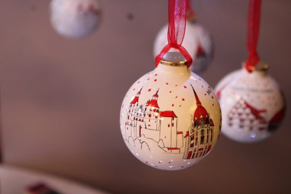 Boule de Noël céramique en émail blanc - Montbéliard – Image 2