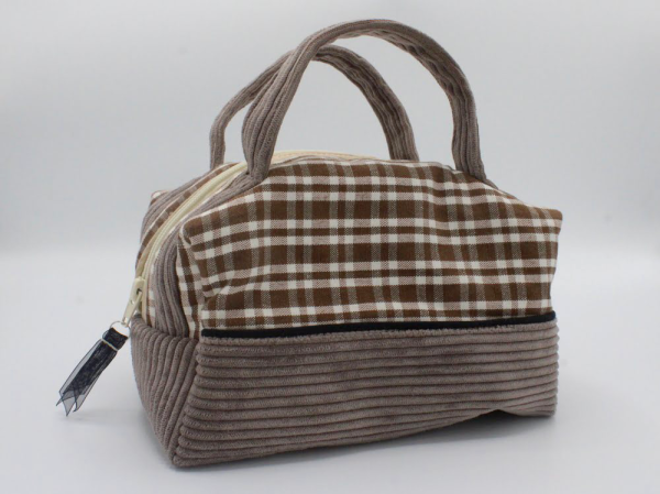 Trousse carrée verquelure avec anses velour